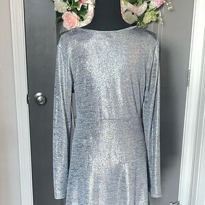 Karen Kane Metallic Gray Top Size Large